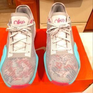 NIKE AIR ZOOM. EXCELLENT CONDITION NO FLAWS